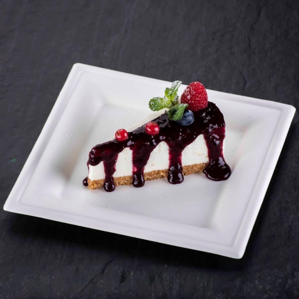 Piatti in polpa di cellulosa: un’opzione naturale e biodegradabile